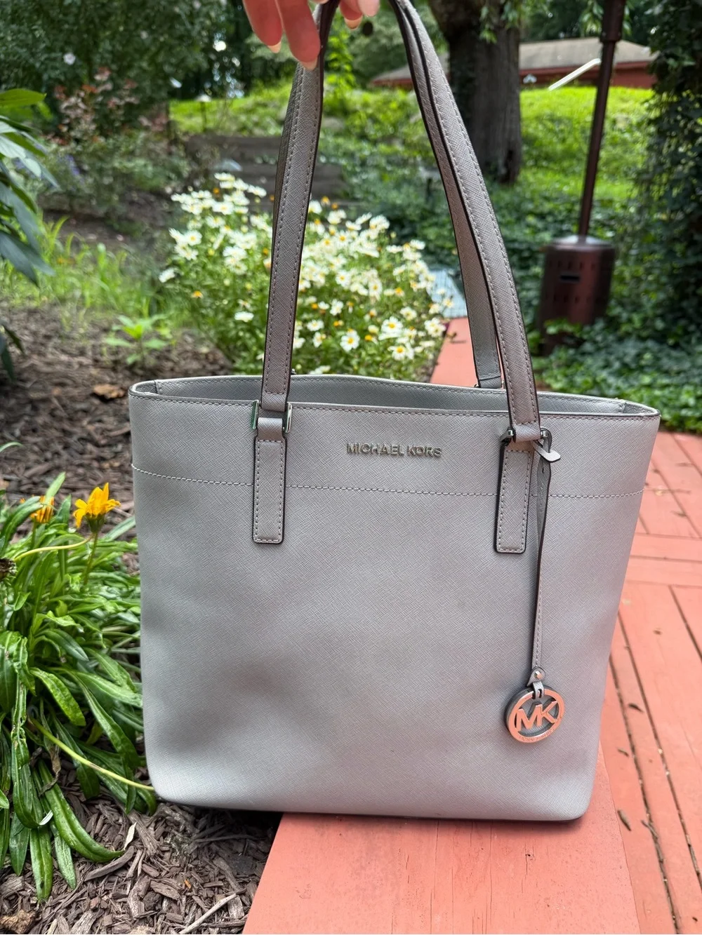 Michael Kors EUC Large Light Gray Saffiano Leather Tote Satchel with Hang Tag